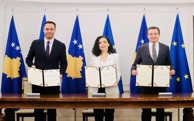 Политические лидеры Косово подписали заявку на вступление в ЕС