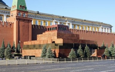 В Москве мужчина пытался прорваться к мавзолею Ленина на "прощение грехов"