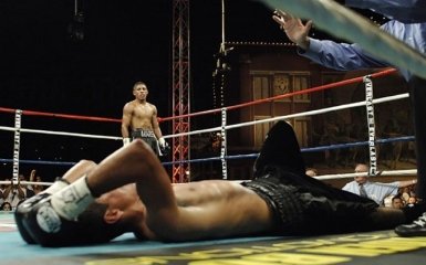 Российский боксер потерпел сокрушительное поражение в чемпионском бою: видео нокаута
