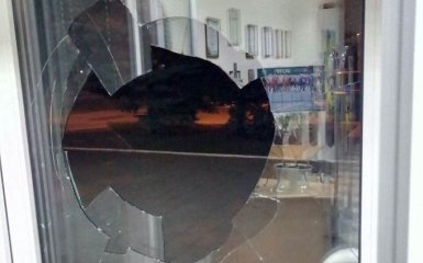 В Краматорске неизвестные атаковали офис телеканала: опубликованы фото