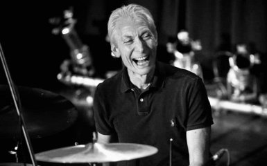 Мик Джаггер трогательно почтил память барабанщика Rolling Stones Чарли Уоттса