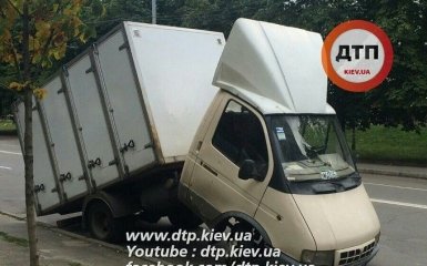 В Киеве произошло курьезное ДТП: опубликованы фото