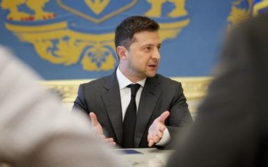 Зеленский упрекнул Меркель за "заигрывание" с Россией