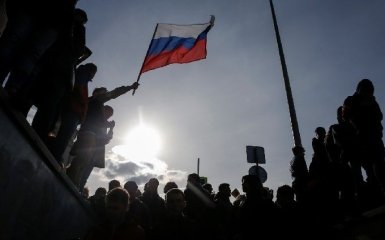 Молодежь выступает против Путина: в России детально объяснили причины