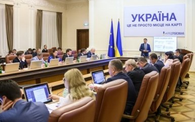 Гройсман пообещал украинцам существенный рост средней зарплаты