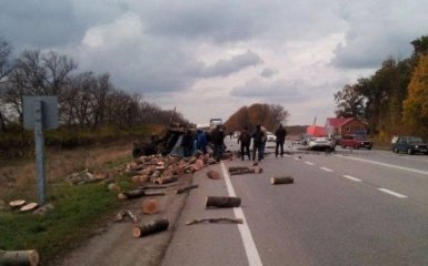 Одразу дві серйозних ДТП з вантажівками сталися в Україні, є загиблі: з'явилися фото