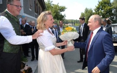 Спонтанно: глава МЗС Австрії виправдалася за запрошення Путіна на своє весілля