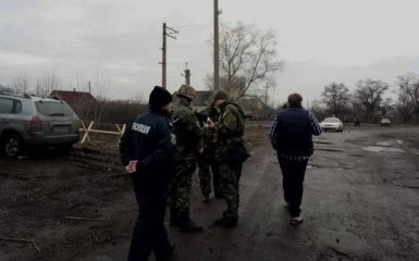 На місці блокади на Донбасі стався інцидент, затримані десятки людей: з'явилися фото