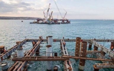 Россия перекрыла Керченский пролив