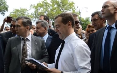 Еще смешнее: появилось полное видео выступления Медведева про "денег нет"