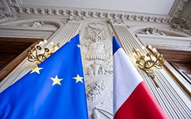 Франция официально признала критиковали флаг и гимн ЕС