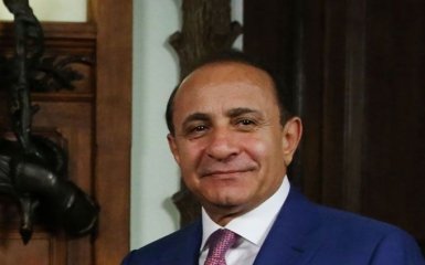 Прем'єр Вірменії пішов у відставку: звинувачує у всьому політику і війну