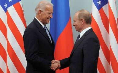 Байдена жестко раскритиковали за неожиданный "подарок" Путину