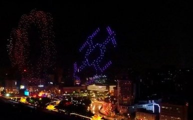 В Китае светящиеся дроны установили новый мировой рекорд: опубликовано впечатляющее видео