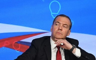 Медведєв намагається налякати українців новими планами Кремля