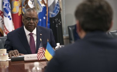 Ллойд Остін