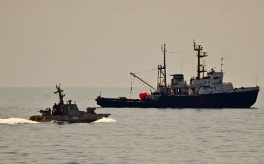 Російські війська обстріляли цивільні буксири біля Очакова — є загиблі та зниклий