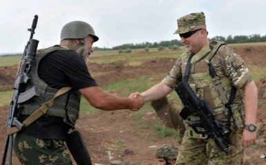 Снайпер ВСУ: К приезду Турчинова на Донбасс бойцам трактором вырыли окопы