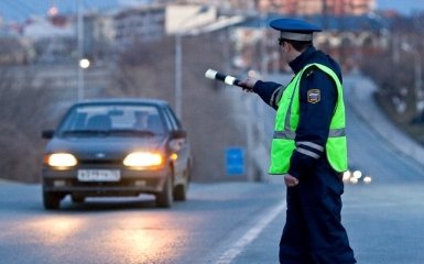 ДПС РФ не пропустили карету скорой помощи из-за проезда чиновника (видео)