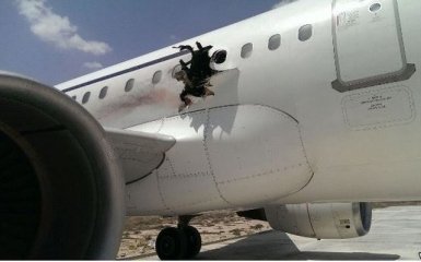 Самолет Airbus 321 экстренно сел из-за взрыва на борту