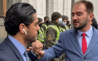 Бив ногами по голові: у Раді колишні "слуги народу" влаштували запеклу бійку