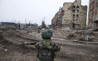 Донецьк знову потрясли потужні бої: опубліковано відео