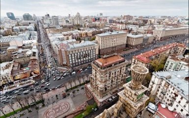 В Киеве на Крещатике обустроили первый наземный переход