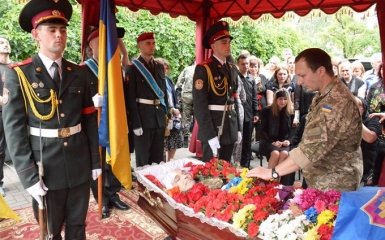 У Києві простились з комбатом, який загинув на Донбасі: опубліковані фото