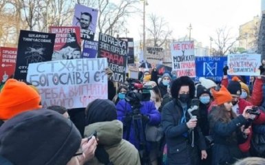 Студенты под Кабмином требуют отставки главы МОН Шкарлета