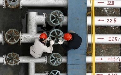 "Нефтяной армагеддон" делает Россию слабее - Bloomberg