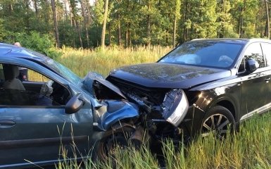 Пьяный важный чиновник устроил ДТП под Киевом: появились фото и видео