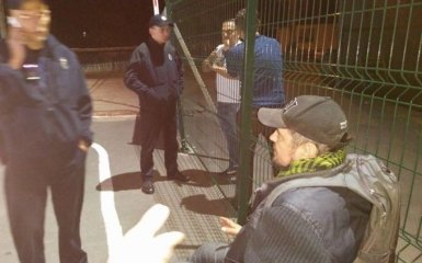 Нападение на известного писателя в Киеве: появилось новое видео