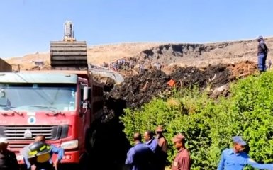 В Ефіопії "сміттєва лавина" на звалищі заживо поховала десятки людей: з'явилося відео