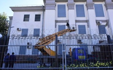 Дипломаты Путина в Киеве играют в осажденную крепость: опубликованы фото