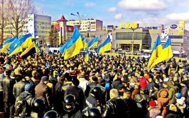 Не міг повірити, що луганчани цілуватимуть чужі прапори - блогер Сергій Іванов