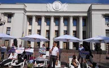 Под Радой появился пляж для перетрудившихся нардепов: появились фото и видео