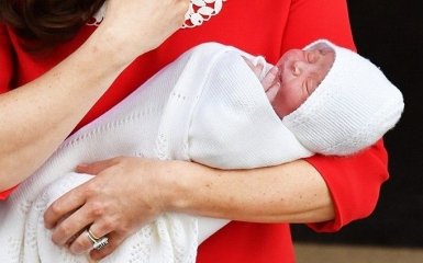 Перша фотосесія: Кейт Міддлтон показала ніжні фото новонародженого сина і принцеси Шарлотти
