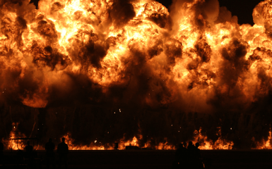 Дрон атаковал казармы спецполка полиции Ахмат в Грозном — видео