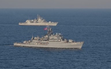 Украинский фрегат вместе с кораблями НАТО выследил подлодку: появились фото учений