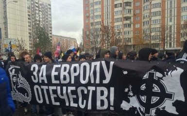 Участника Русского марша в Москве задержали за флаг Украины: появилось видео