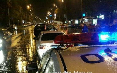 У Києві масштабна аварія, водій збив пішоходів: з'явилися фото