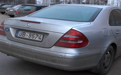 Литовська митниця перевіряє законність ввезення авто на єврономерах до України