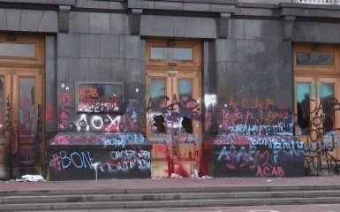 Офис президента показал последствия и оценил ущерб после разгрома на акции протеста