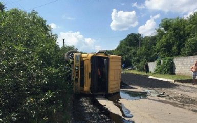 На Донбассе произошло смертельное ДТП с грузовиком, погиб ребенок: появились фото