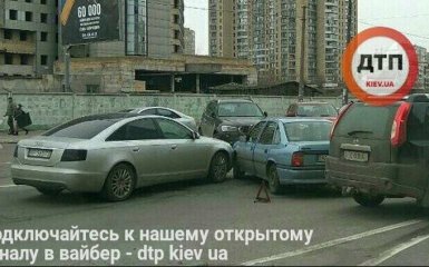 У Києві за один день сталося відразу кілька ДТП: опубліковано фото