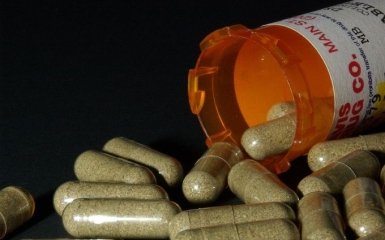 Рада ввела штрафы за продажу лекарств детям после смерти школьницы
