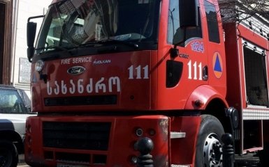 Сильный пожар охватил рынок в Тбилиси