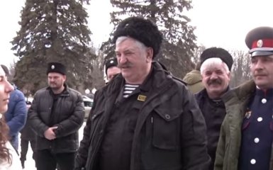 В мережі посміялися над козаком, який зібрався воювати на Донбасі: опубліковано відео