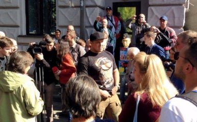 Драка под посольством России: стало известно о неожиданной развязке