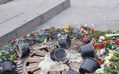 Повреждение Вечного огня в Киеве: появилось видео с места и данные о расследовании